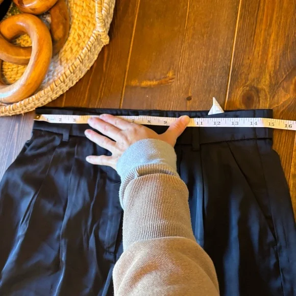 New with Tags Abercrombie & Fitch Sloan Tailored
Pant Satin in Black Size 8 - Picture 8 of 11